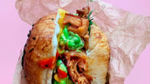 Vegansk pulled meat burger og grønne bønnefritter