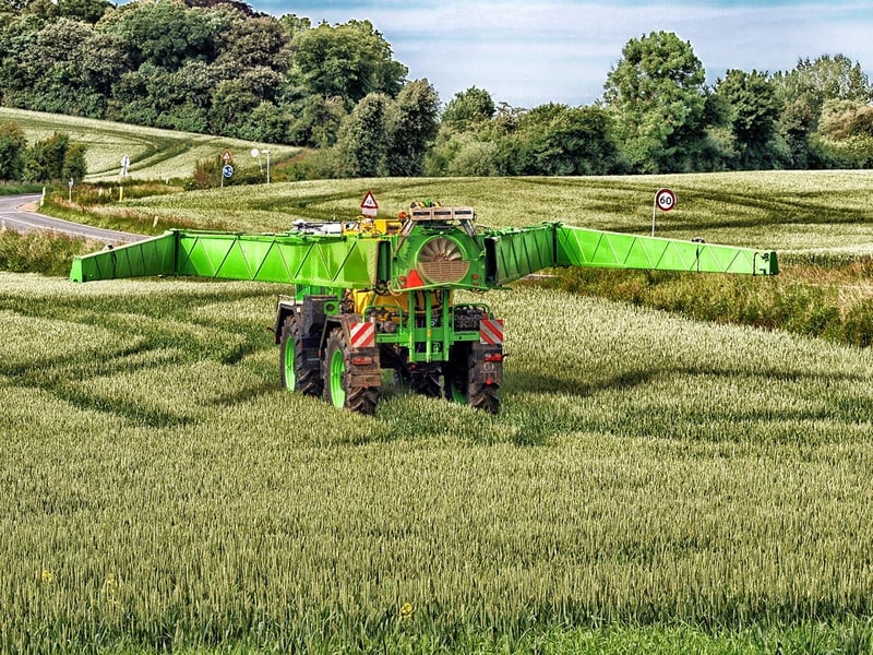 Traktor på mark